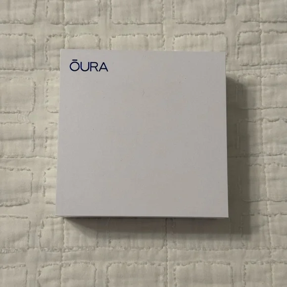 Oura Gold Smart Ring - Picture 6 of 8